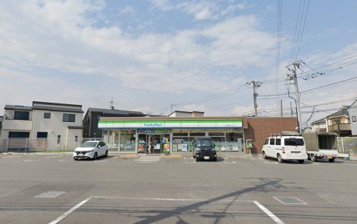 近くのファミリーマート 西大泉四丁目店まで354m（徒歩5分）