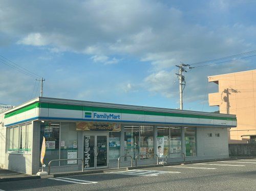 近くのファミリーマート 川之江大門店まで1,325m(徒歩17分)