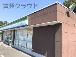 近くのコンビニまで618m（徒歩8分）