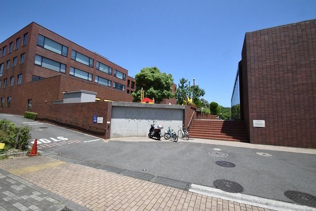 近くの東京横浜独逸学園まで21m(徒歩1分)