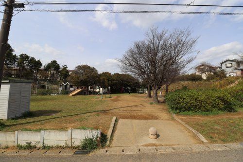 近くの宮崎公園まで950m（徒歩12分）