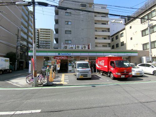 近くのファミリーマート 城東中央二丁目店まで27m(徒歩1分)