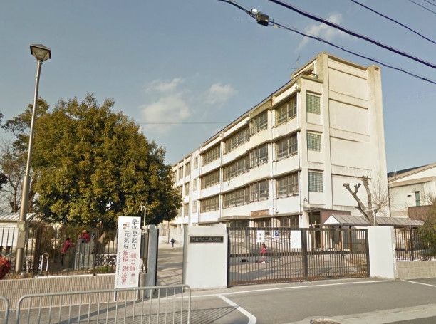 近くの門真市立二島小学校まで338m（徒歩5分）