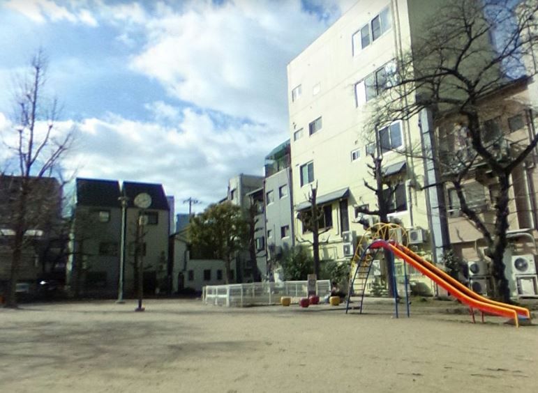 近くの黒崎町公園まで112m(徒歩2分)