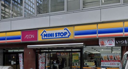 近くのミニストップ 御堂筋本町店まで358m(徒歩5分)