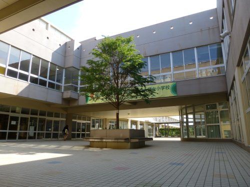 近くの横須賀市立大塚台小学校まで1,103m(徒歩14分)