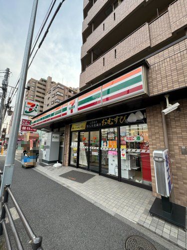 近くのセブンイレブン 戸田本町1丁目店まで160m（徒歩2分）