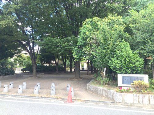 近くの公園まで1,060m（徒歩14分）