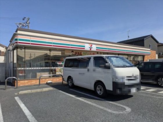 近くのセブン-イレブン 北名古屋熊之庄西出店まで981m(徒歩13分)