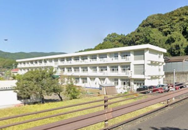 近くの川棚町立石木小学校まで307m(徒歩4分)