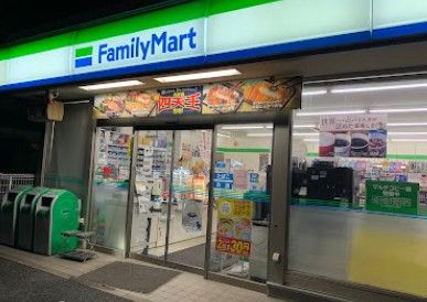 近くのファミリーマート 世田谷松葉通り店まで634m(徒歩8分)