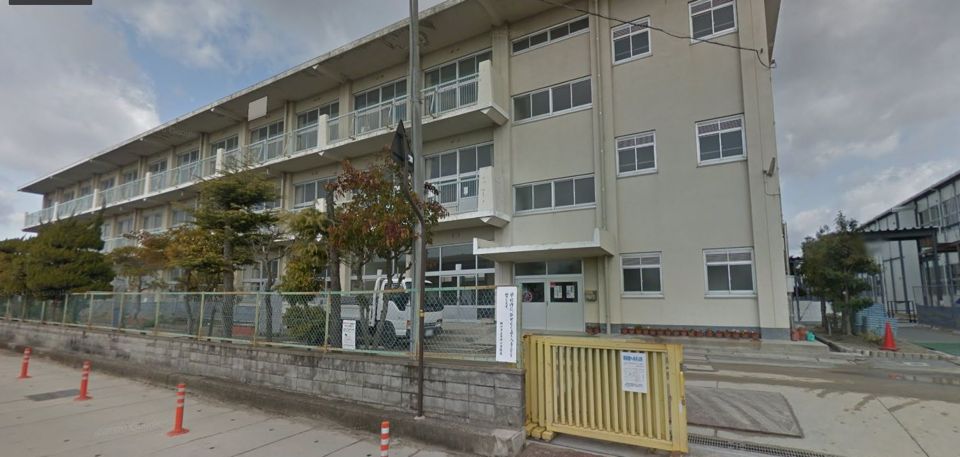 近くの岡山市立芳田小学校まで443m(徒歩6分)