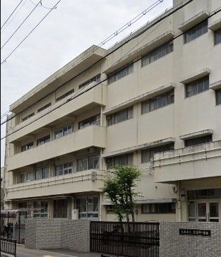 近くの大東市立住道中学校まで184m(徒歩3分)