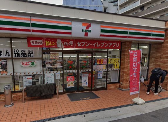 近くのセブンイレブン 梅田万歳町店まで102m（徒歩2分）