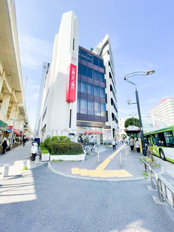 近くの三菱UFJ銀行王子支店まで689m（徒歩9分）