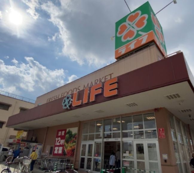 近くのライフ三津屋店まで1,000m（徒歩13分）