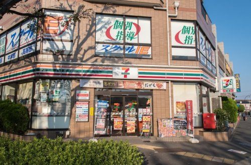 近くのセブンイレブン 町田鶴川駅北口店まで906m（徒歩12分）