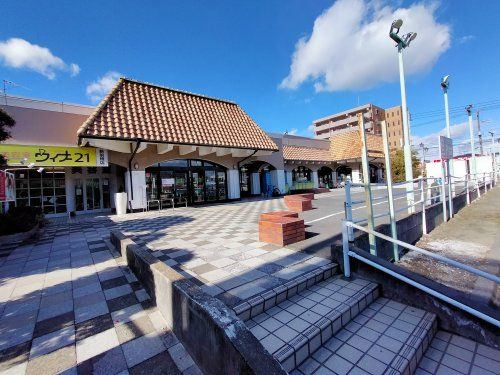 近くのスーパーとりせんまで429m(徒歩6分)
