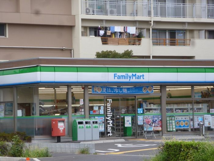 近くのファミリーマート 川口朝日店まで588m(徒歩8分)