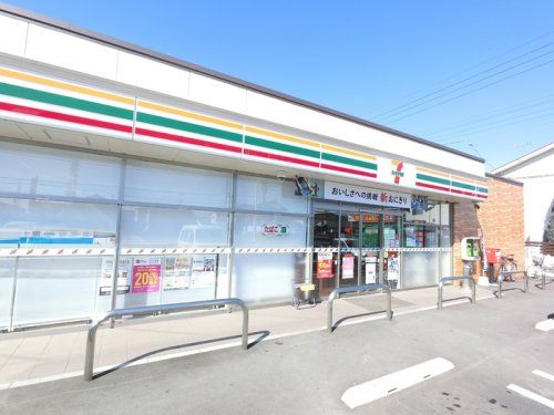 近くのコンビニまで456m（徒歩6分）