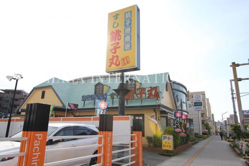 近くの飲食店まで537m（徒歩7分）