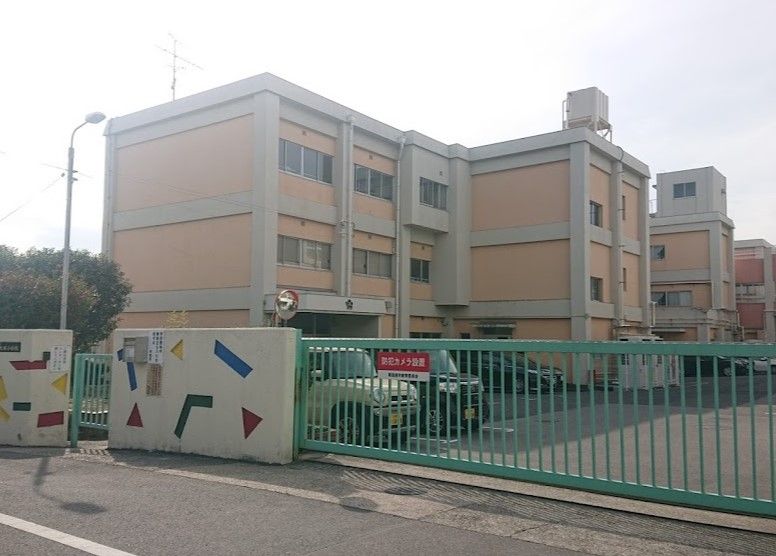 近くの尾張旭市立本地原小学校まで755m(徒歩10分)