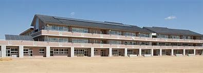 近くの砺波市立砺波北部小学校まで1,935m(徒歩25分)