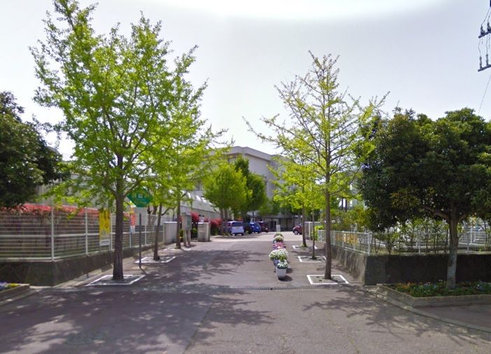 近くの長崎市立橘中学校まで702m（徒歩9分）