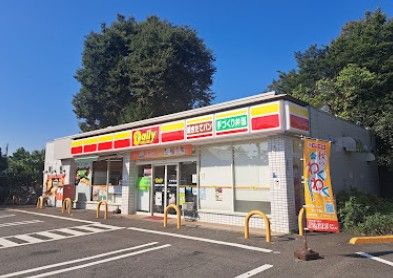 近くのデイリーヤマザキ 三鷹井口4丁目店まで744m(徒歩10分)