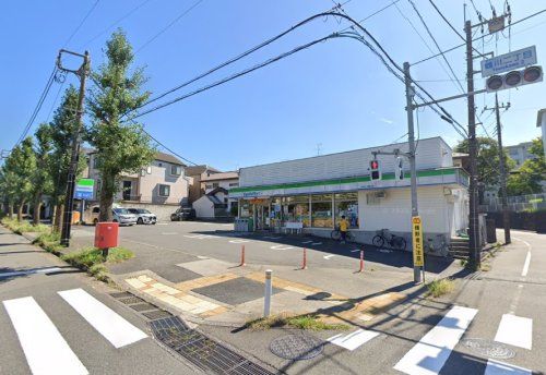 近くのファミリーマート みなとや鶴川店まで717m（徒歩9分）