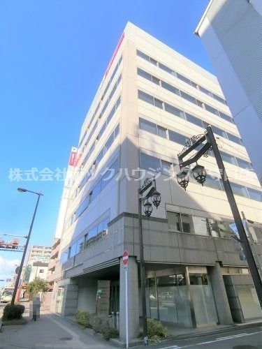 近くの銀行まで88m（徒歩2分）