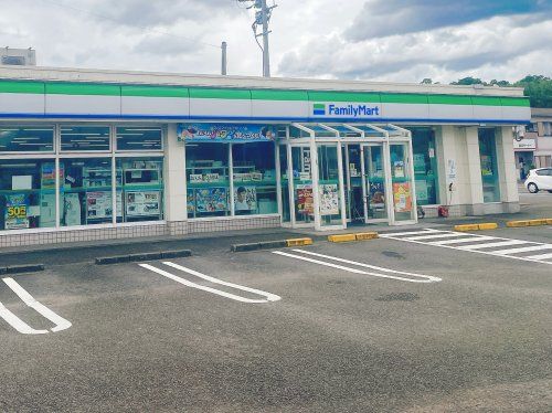 近くのファミリーマートさつま旭町店まで1,742m（徒歩22分）