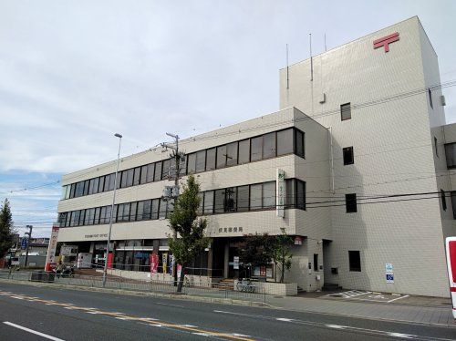 近くの郵便局まで661m（徒歩9分）