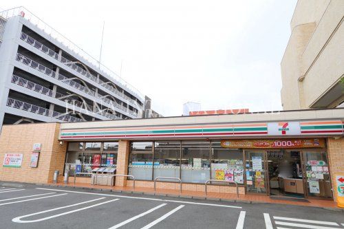 近くのコンビニまで291m（徒歩4分）