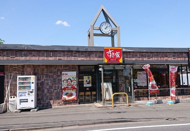 近くの飲食店まで574m（徒歩8分）