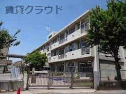 近くの千葉市立寒川小学校まで748m（徒歩10分）