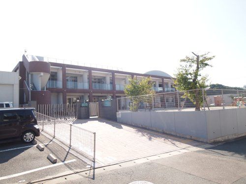 近くの日の里西保育園まで672m（徒歩9分）