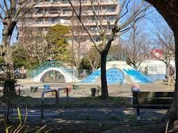 近くの都公園まで824m(徒歩11分)