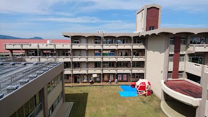 近くの香川県立香川中央高等学校まで1,019m（徒歩13分）
