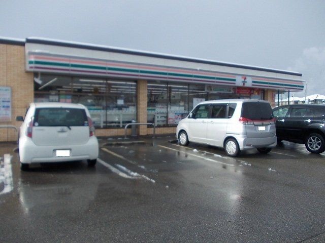近くのセブンイレブン 高岡米島店まで617m（徒歩8分）