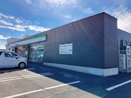 近くのファミリーマート串木野須納瀬店まで786m（徒歩10分）