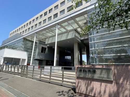 近くの私立法政大学小金井キャンパスまで735m（徒歩10分）