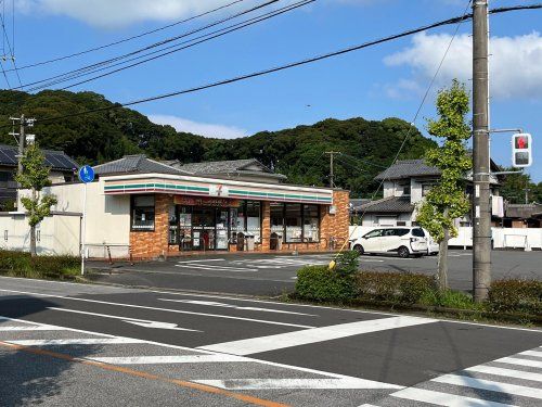 近くのコンビニまで96m（徒歩2分）