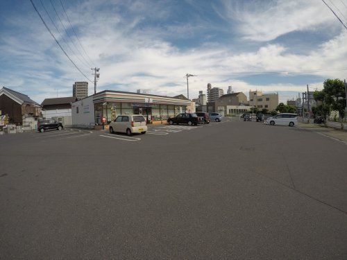 近くのセブン-イレブン中津駅北店まで583m(徒歩8分)