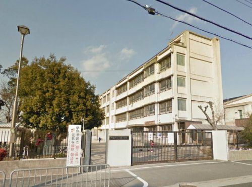 近くの門真市立二島小学校まで606m(徒歩8分)