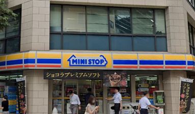 近くのミニストップ 平野町３丁目店まで145m（徒歩2分）