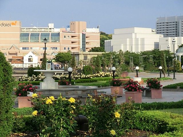 近くのヴェルニー公園(旧:横須賀市臨海公園)まで567m(徒歩8分)