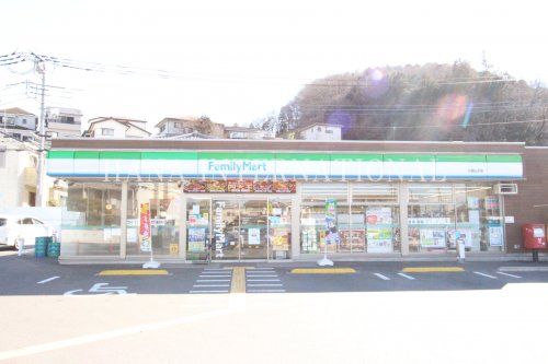 近くのファミリーマートまで496m(徒歩7分)