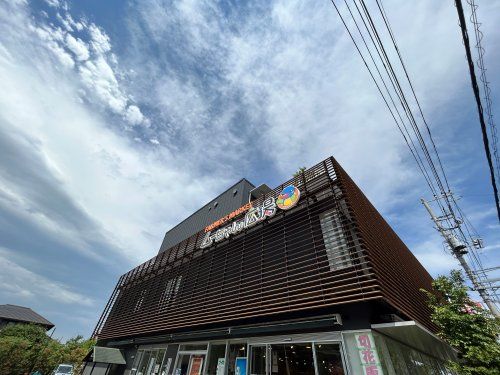 近くのJA東京むさし 小平ファーマーズ・マーケット ムーちゃん広場まで706m（徒歩9分）