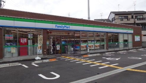近くのファミリーマート 門真浜町店まで108m（徒歩2分）